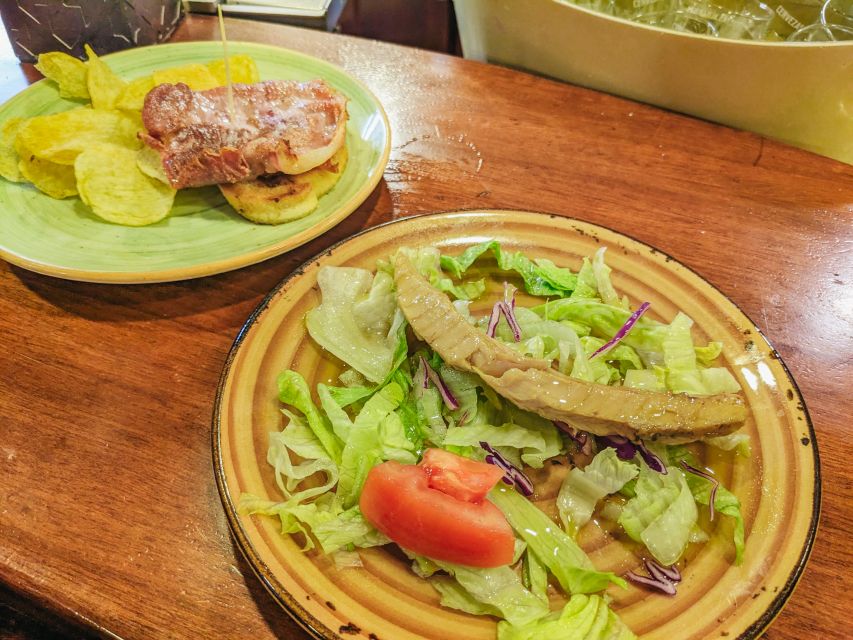 3-Hour Tapas Tour in Triana, Sevilla's Vibrant Neighborhood - Walking through old Triana