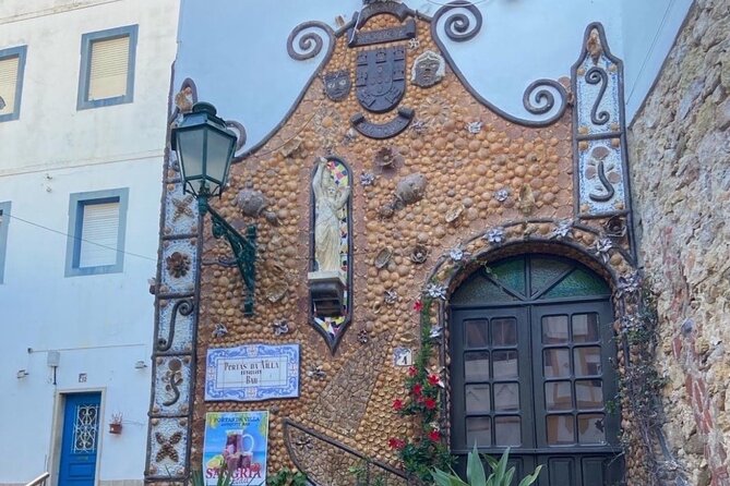 Albufeira History Walking Tour with Wine and Tapas - Walking through the Centro Histórico