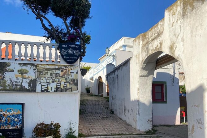 Albufeira History Walking Tour with Wine and Tapas - Understanding the Castle of the Sea
