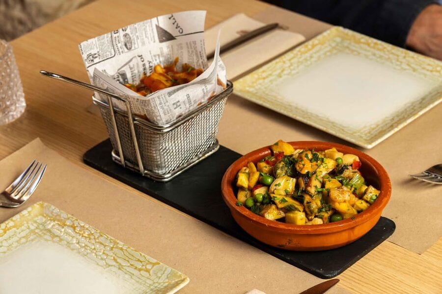 Alcudia: Self-Guided Gourmet Tapas and Wine Tour - Drinks that are part of the value