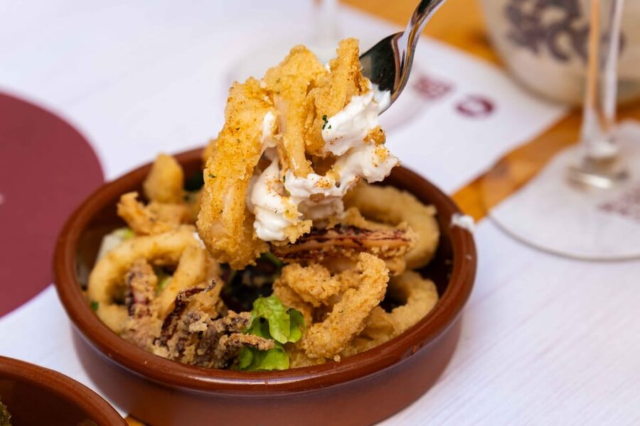 Alcudia: Self-Guided Gourmet Tapas and Wine Tour - Why the self-guided format works