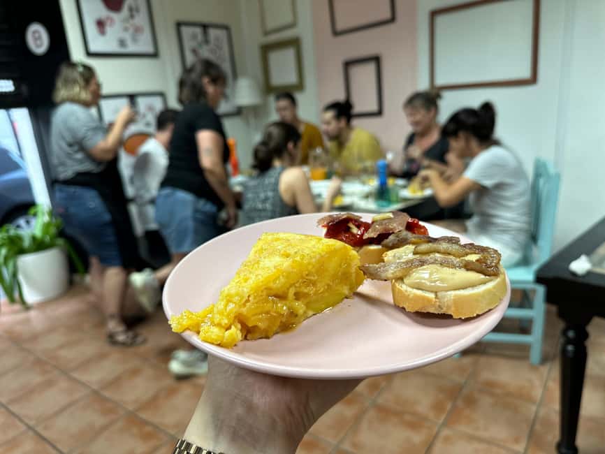 Alicante:Evening Spanish Tapas Cooking Class with Live Music - Cooking Alicante tapas at Bollitori