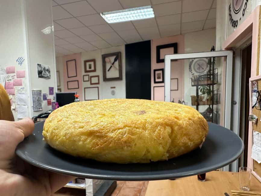 Alicante:Evening Spanish Tapas Cooking Class with Live Music - Dietary needs and practical comfort