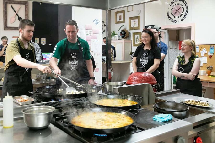 Alicante: Paella & Sangria Class with Tapas and Market Visit - From market ingredients to Alicante paella