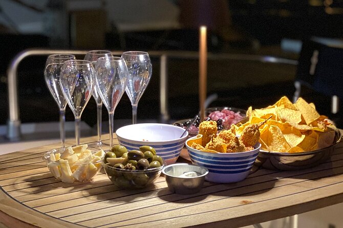 Bachelorette party, boat party in Salerno with aperitif and tapas - Free time in Amalfi