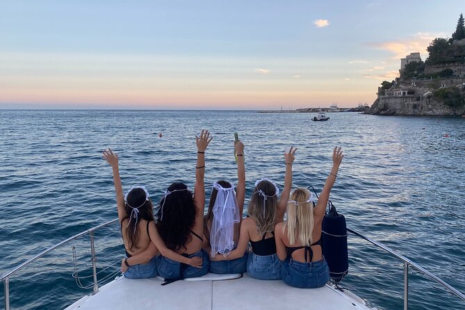 Bachelorette party, boat party in Salerno with aperitif and tapas - Who should book this boat party