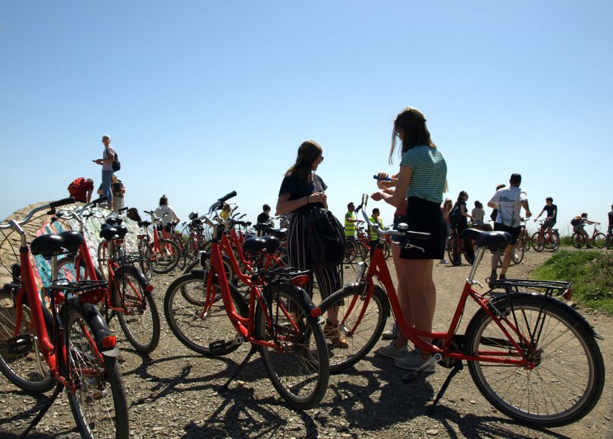 Barcelona: 3-Hour Bike Tour with Spanish Tapas - Quiet corners of the Gothic Quarter