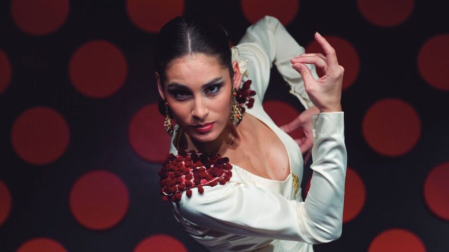 Barcelona: 4-Hour Tapas Evening Tour and Flamenco Show - Timing, group size, and practical details