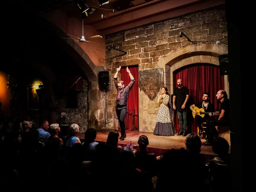 Barcelona: City Tour & Flamenco Show with Wine & Tapas - Plaça Reial and the first look at old Barcelona