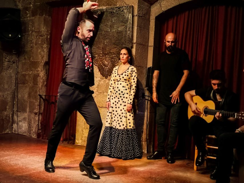 Barcelona: City Tour & Flamenco Show with Wine & Tapas - Crossing into Born for tapas
