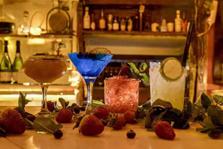 Barcelona: Cocktail Making Class with Tapas - Four cocktails, your way, in the Gothic Quarter