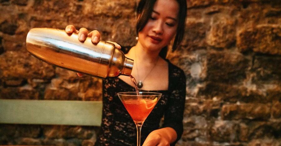Barcelona: Cocktail Master Class by Mixologist with Tapas - How the cocktail lesson works
