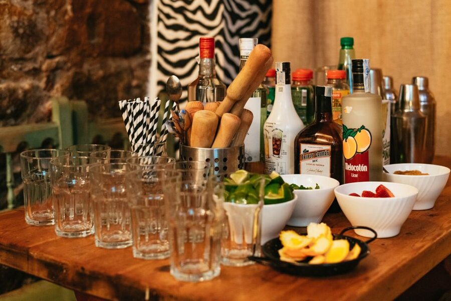 Barcelona: Cocktail Master Class by Mixologist with Tapas - Tapas between the cocktail rounds