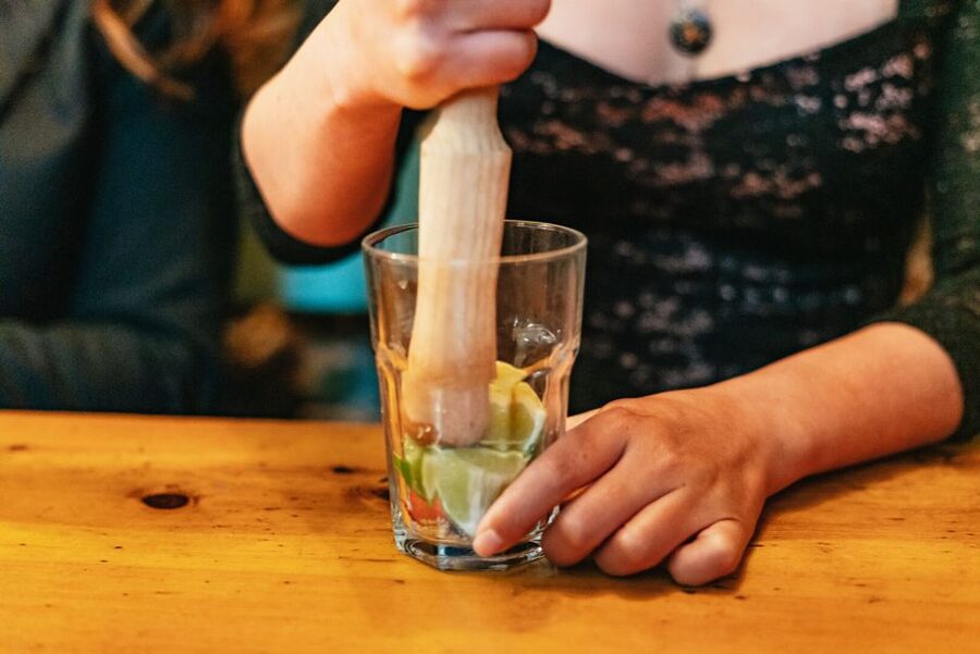 Barcelona: Cocktail Master Class by Mixologist with Tapas - The hosts make the difference