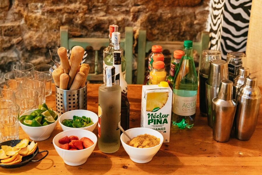 Barcelona: Cocktail Master Class by Mixologist with Tapas - Practical tips for a smoother class