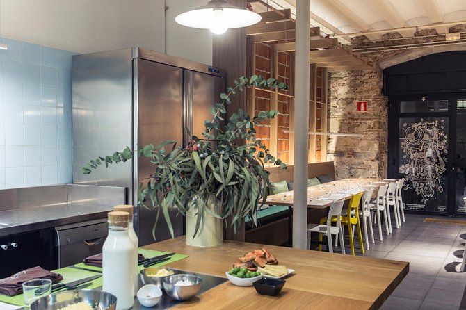 Barcelona Culinary Experience: Paella & Tapas Cooking Class - Wine, snacks, and the social side