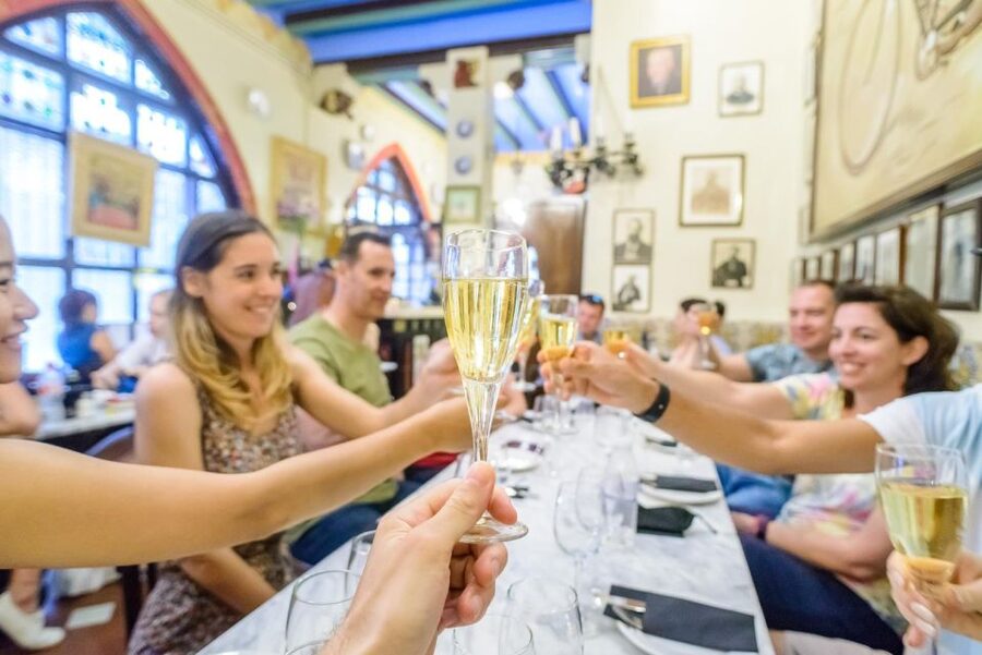 Barcelona eBike Tour with Wine and Tapas Experience - Back through the Old City before heading for the sea
