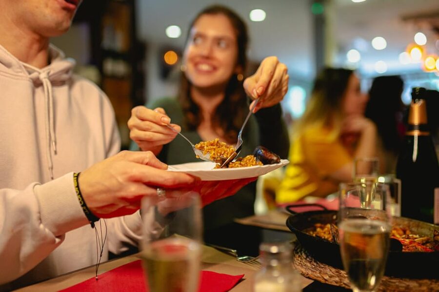 Barcelona: El Born Food Walking Tour with Tapas and Drinks - How the guides shape the experience