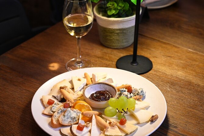 Barcelona El Born Tapas and Wine Tour with Guide - Barceloneta and the route toward the sea