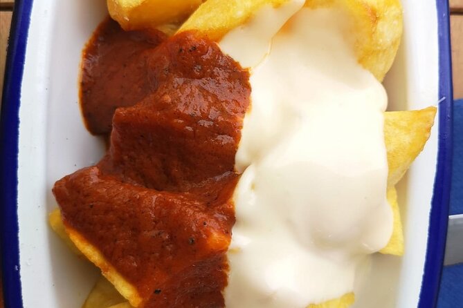 Barcelona Food Tour: Tapas, Drinks and Delights with a Local - Carrer del Regomir, cava, and classic tapas