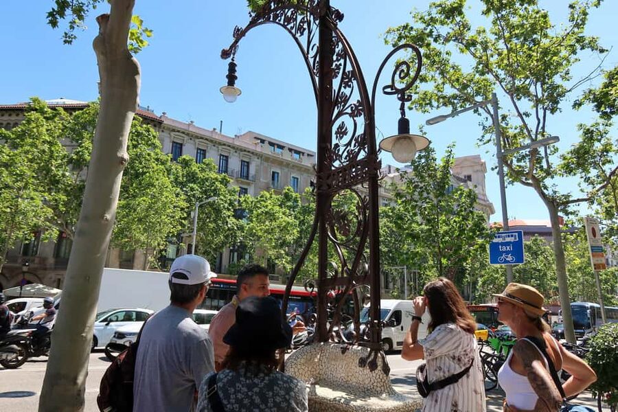 Barcelona: Gaudi Tapas & Wine Tasting Small Group Tour - Gaudi, tortilla, and a better way to see Eixample