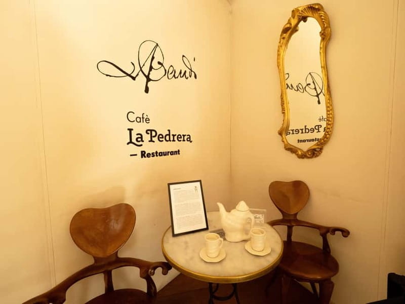 Barcelona: Gaudi Tapas & Wine Tasting Small Group Tour - Rambla de Catalunya and the final food stop