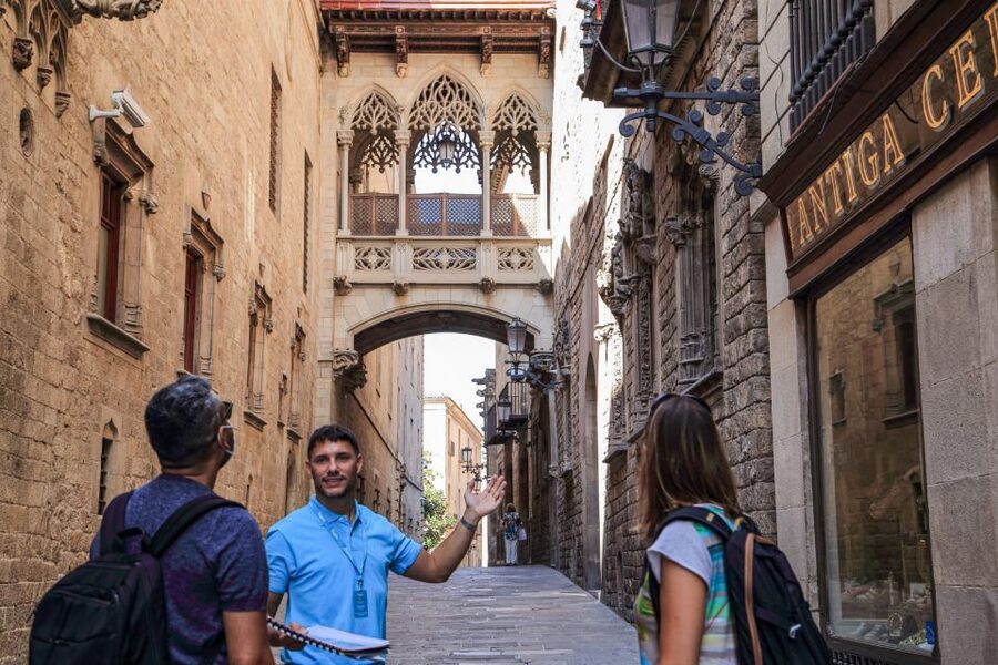 Barcelona: Gothic Quarter Guided Tour with Flamenco & Tapas - Walking through a 2,000-year-old quarter