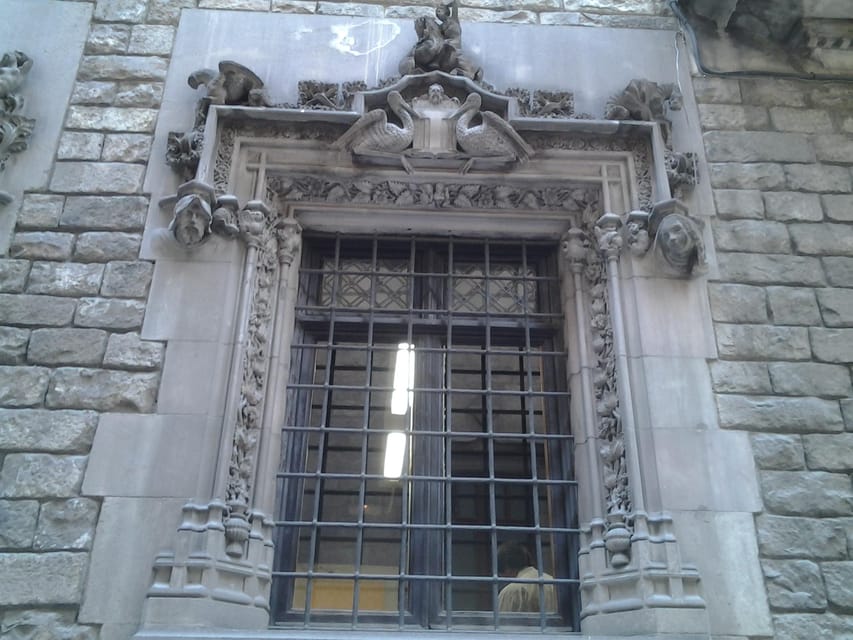 Barcelona: Gothic Quarter Legends Walking Tour with Tapas - The Guides Make the Difference