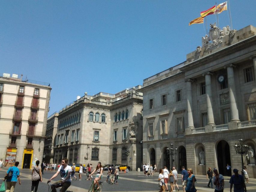 Barcelona: Gothic Quarter Legends Walking Tour with Tapas - Accessibility, Weather, and Practical Comfort