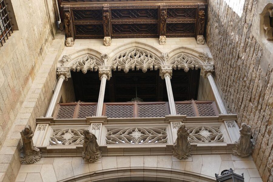 Barcelona: Gothic Quarter Walking Tour with Optional Tapas - Key points to know before booking