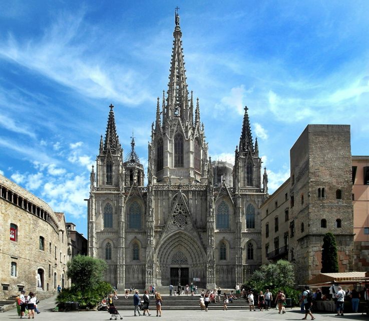 Barcelona: Gothic Quarter Walking Tour with Optional Tapas - Finding Roman remains near the old port