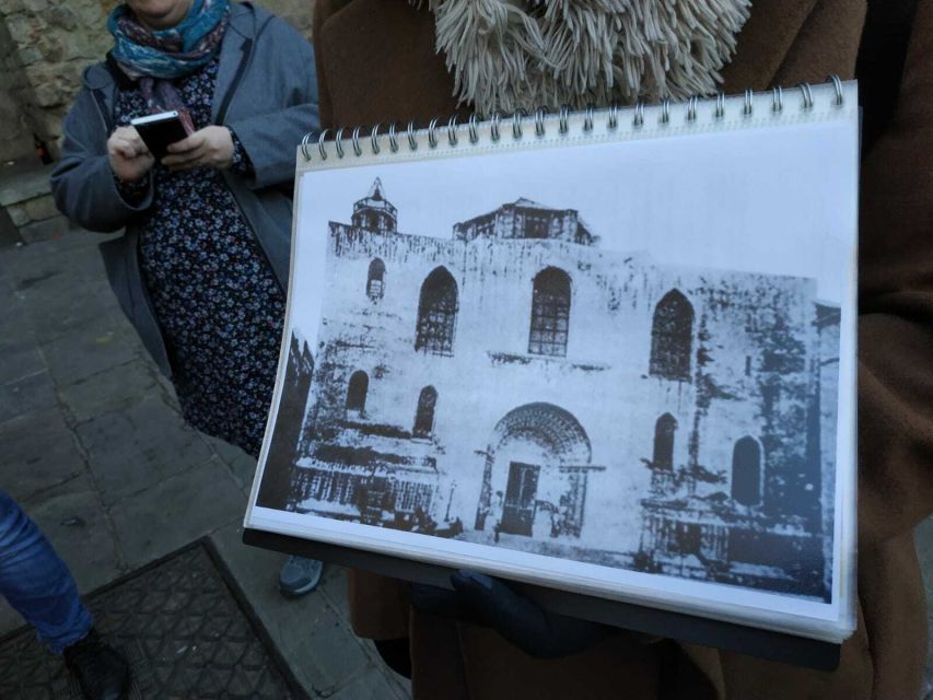 Barcelona: Gothic Quarter Walking Tour with Optional Tapas - Stories of saints, rulers, and the Catalan flag