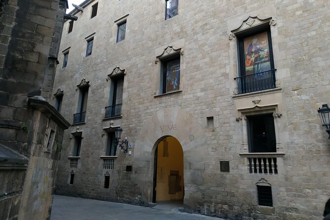 Barcelona Gothic Quarter Walking Tour with Tapas - Starting beneath the Six Putti Fountain at 4 p.m.