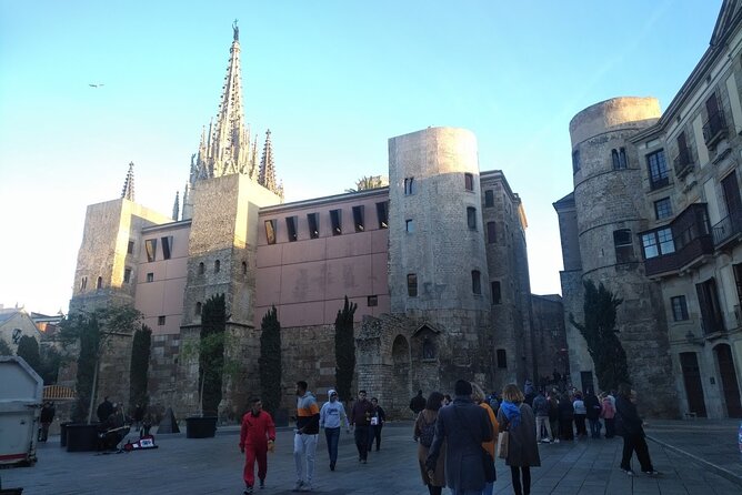 Barcelona Gothic Quarter Walking Tour with Tapas - The Portaferrissa fountain and a walled-city detail