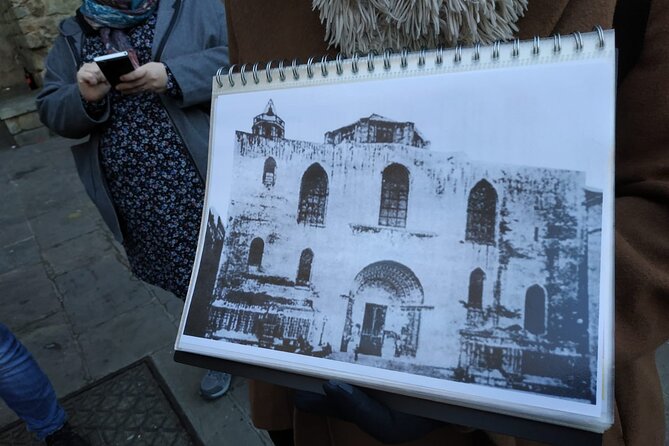Barcelona Gothic Quarter Walking Tour with Tapas - Pont del Bisbe, the Gothic Quarter’s camera-ready passage