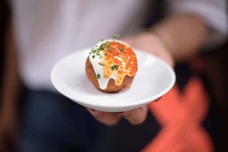 Barcelona: Hidden Markets, Tapas & Paella Food Tour - Walking through El Born with food in hand