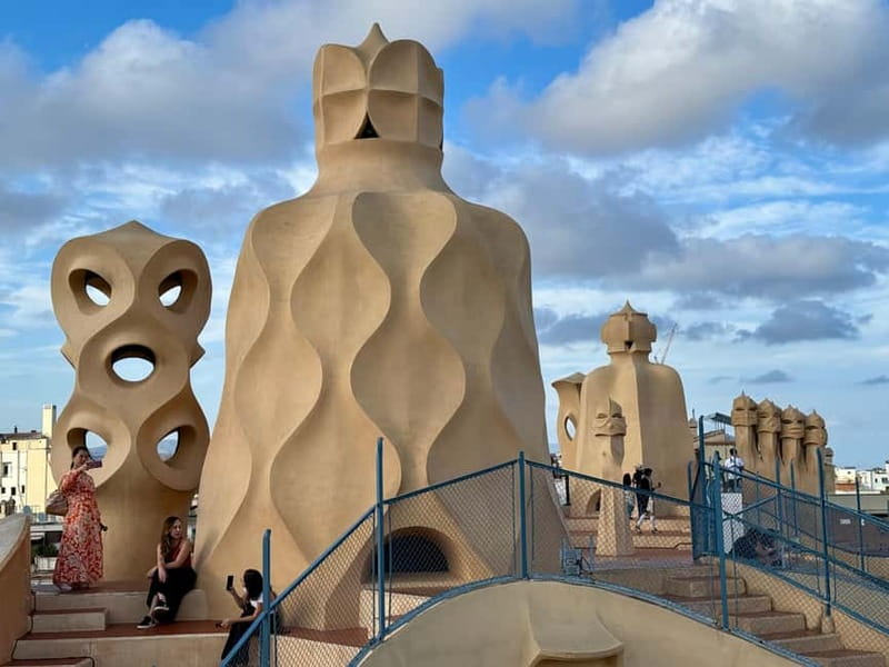 Barcelona in 1 Day: Sagrada Familia, Park Guell, Mila, tapas - Sagrada Família, the day’s grand finish
