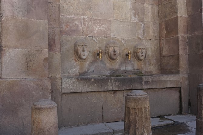 Barcelona in One Day: Gaudí, Gothic Quarter &Tapas (Private Tour) - The old Jewish Quarter in five focused minutes