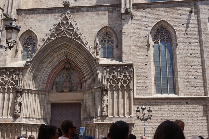 Barcelona in One Day: Gaudí, Gothic Quarter &Tapas (Private Tour) - Casa Batlló and La Pedrera on the Passeig de Gràcia