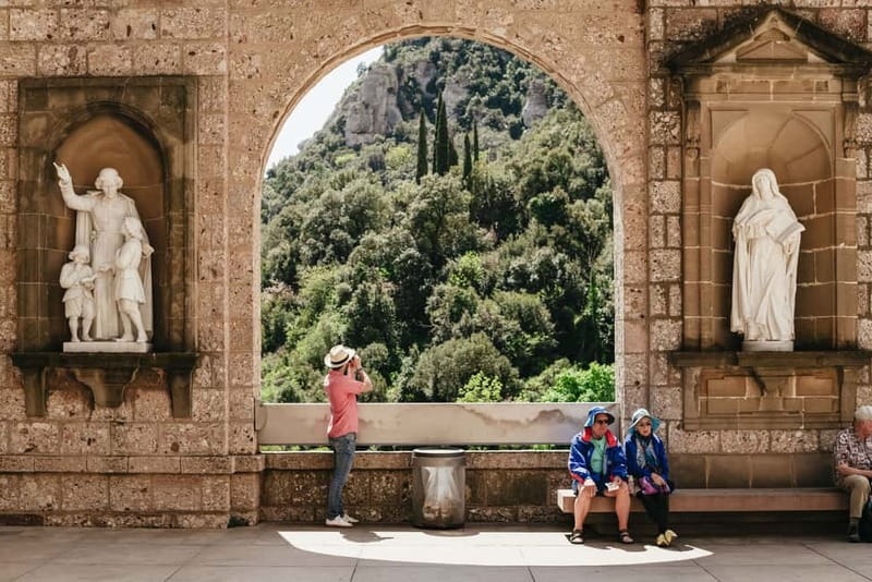 Barcelona: Montserrat and Winery Tour with Tapas or Lunch - Key points at a glance