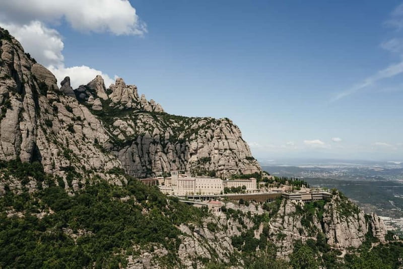 Barcelona: Montserrat and Winery Tour with Tapas or Lunch - Tapas or a full Catalan lunch