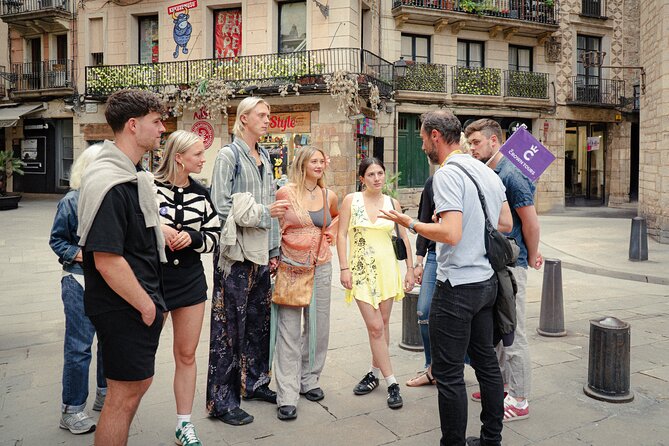 Barcelona Old City Guided Tour with Tapas and Drinks - Food restrictions and drinking details