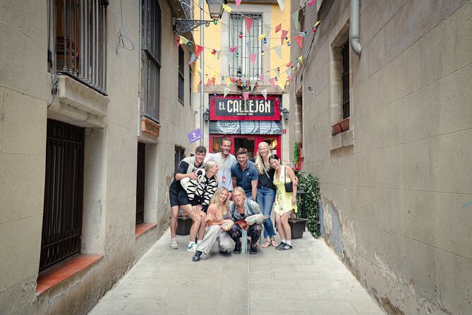 Barcelona Old City Guided Tour with Tapas and Drinks - Meeting point, weather, and cancellation