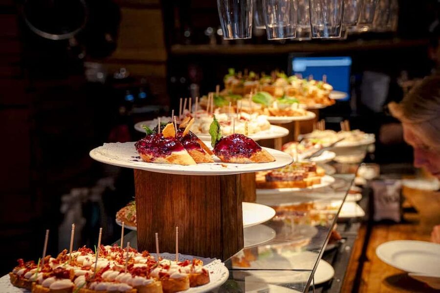 Barcelona: Old City Hidden Gems, Tapas, & Drinks Guided Tour - Four bars, several classic tastes, and one playful challenge