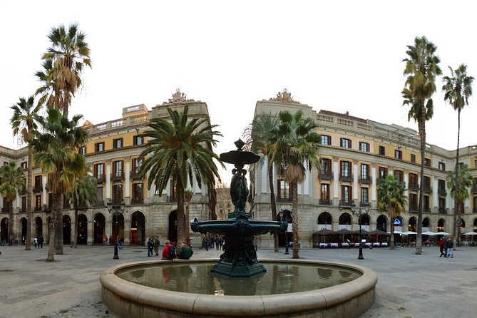 Barcelona Old Town Night Small Group Tour with Tapas & Flamenco - The Gothic Quarter after sunset