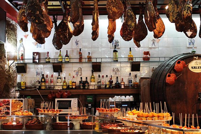 Barcelona Old Town Night Small Group Tour with Tapas & Flamenco - Meeting at Plaça Catalunya
