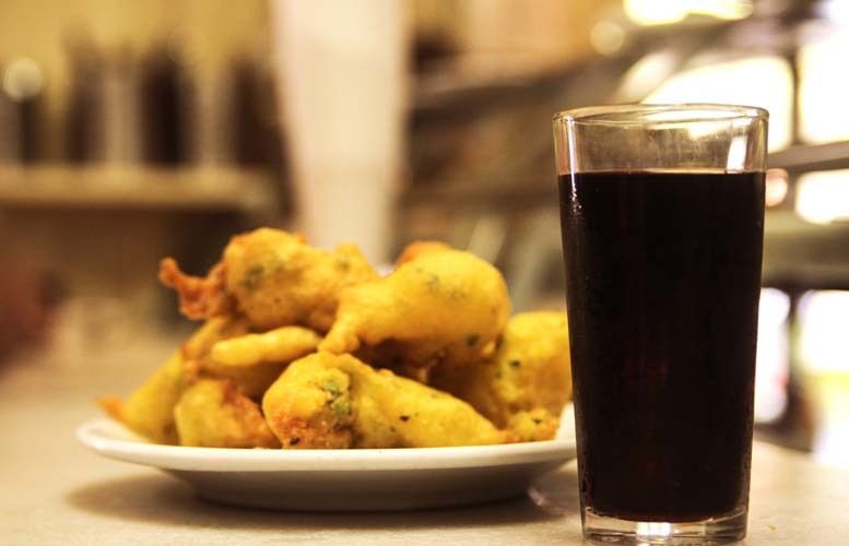 Barcelona: Old Town Tapas & Paella Food Tour with 8 Tastings - The secret dish at the end