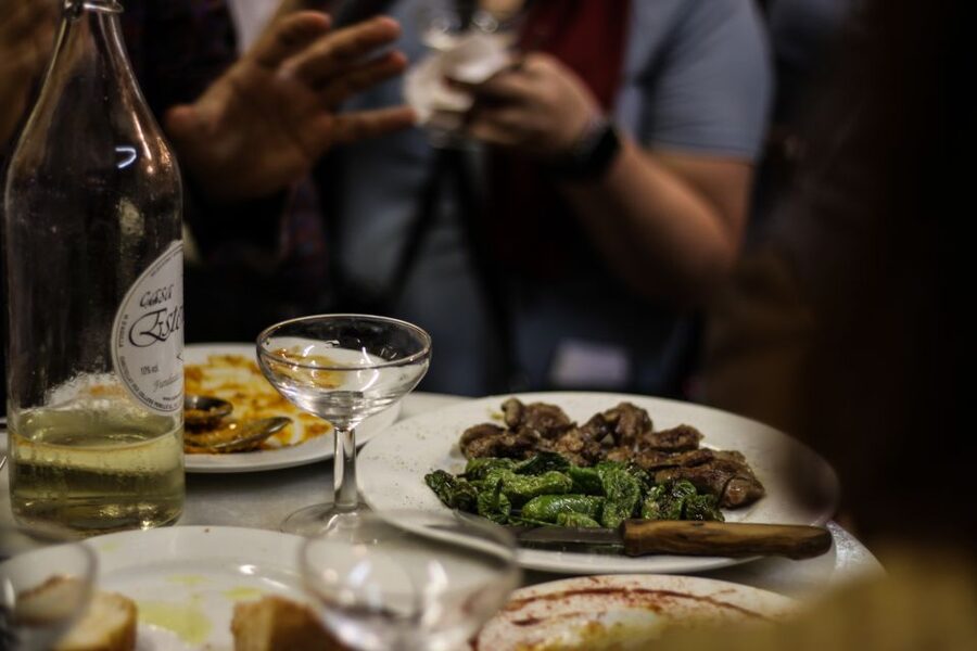 Barcelona: Old Town Tapas & Paella Food Tour with 8 Tastings - What the $115 price covers