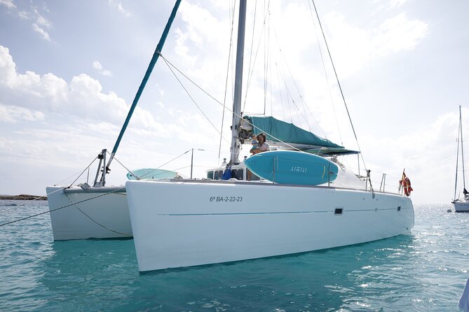 Barcelona: Premium Private Wine Tasting & Tapas in a Catamaran - Practical details before you book