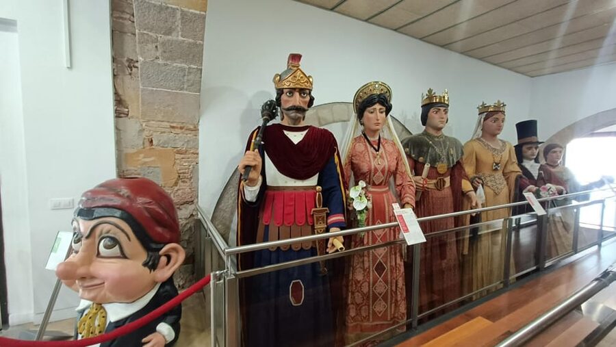Barcelona private Family-Friendly Cultural & Food Tour - Key points at a glance